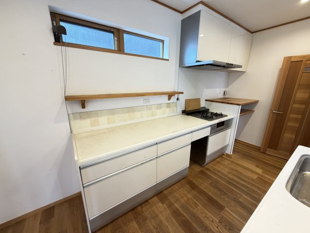 新前橋町中古住宅のキッチン|■シンクとコンロがセパレートに