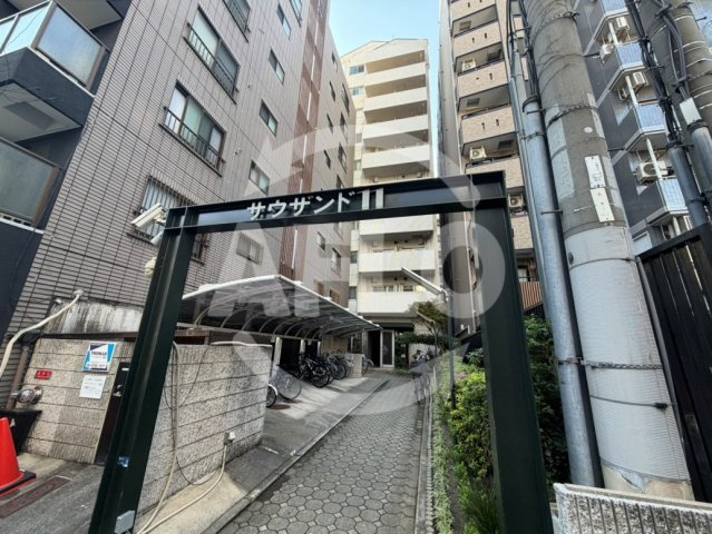 サウザンドイレブンのエントランス