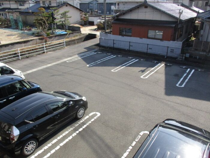 ピュア　A棟の駐車場