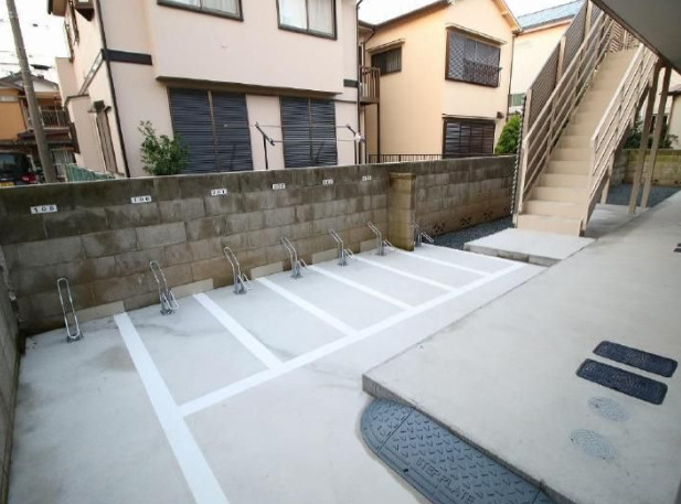 ノースイースト津田沼の駐車場