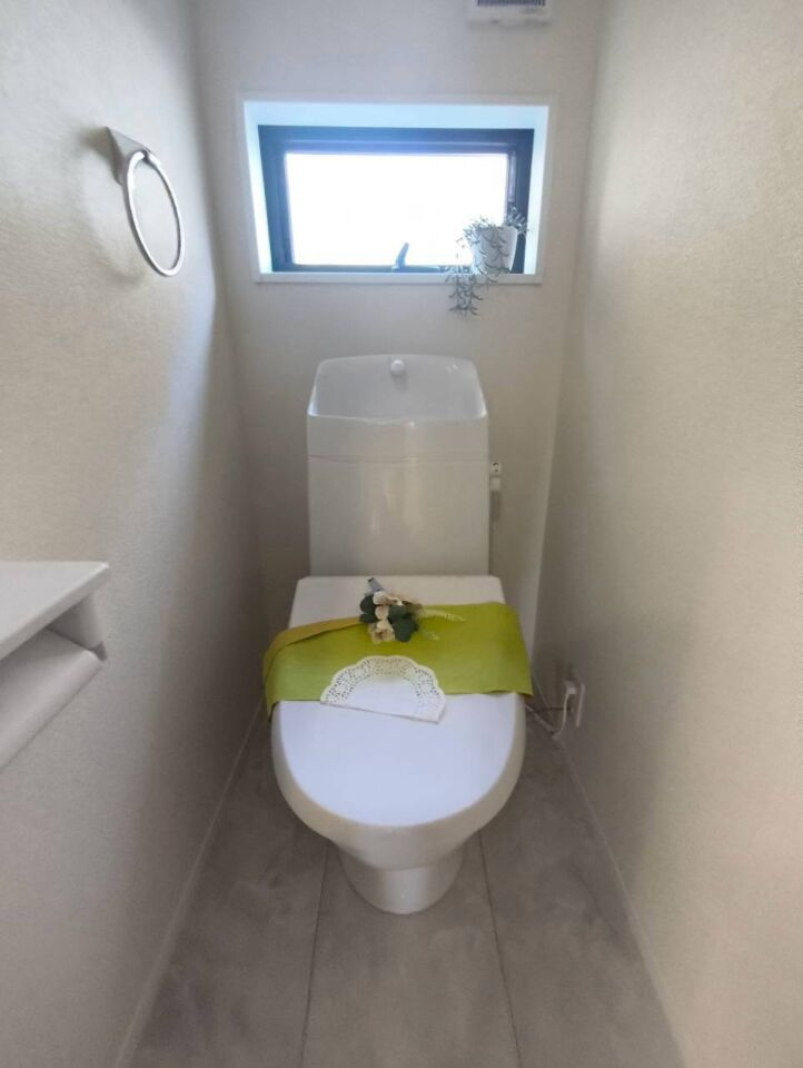 リーブルガーデン　榎町第6　3号棟のトイレ|2か所にトイレがあり、来客時での使い分けも可能です
