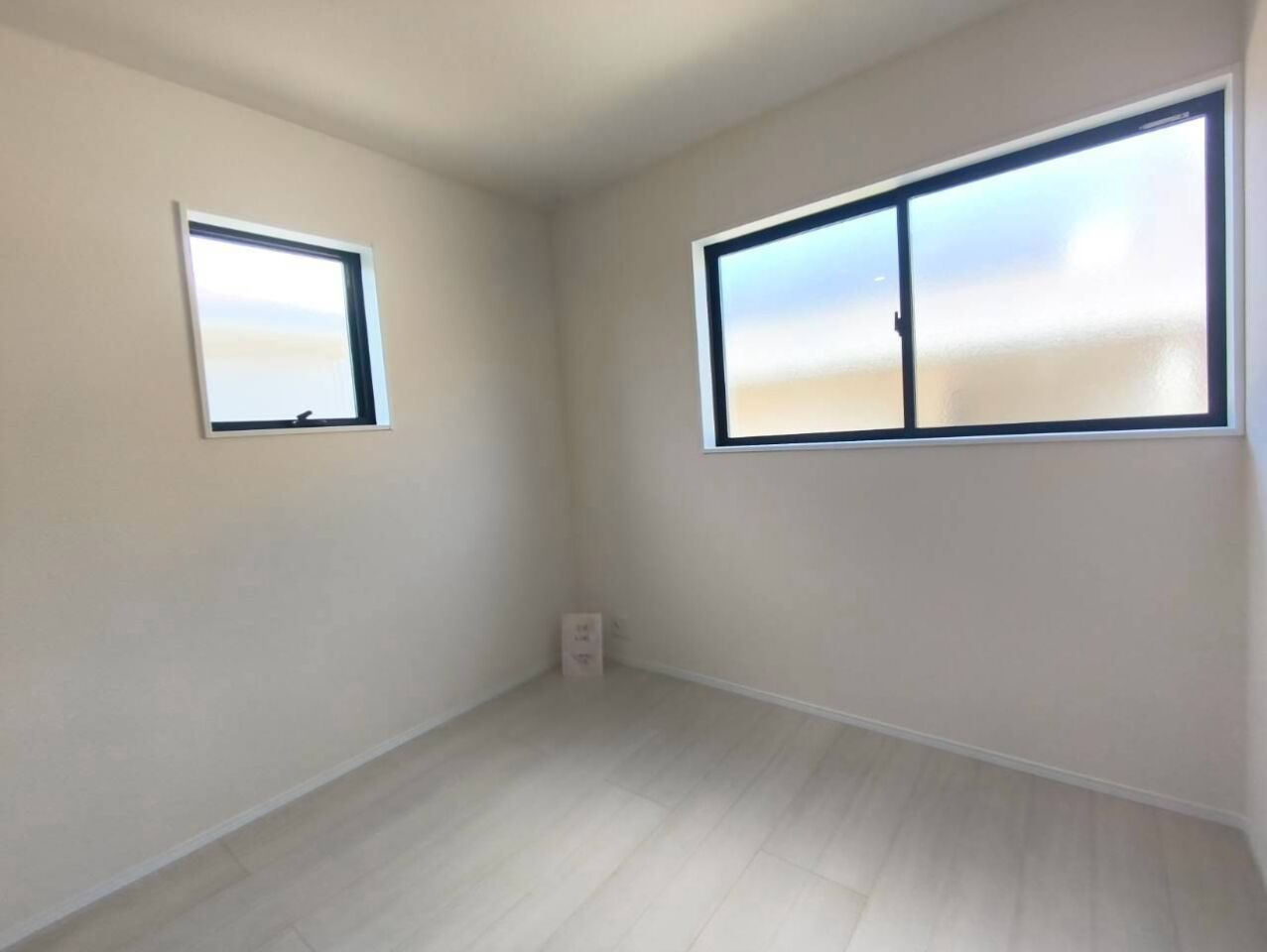 リーブルガーデン　榎町第6　3号棟の洋室|各部屋に収納スペースがある為、物が散らかる心配もありません