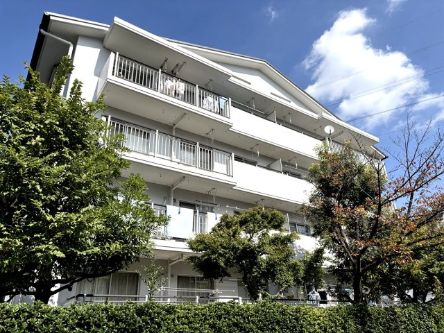 ホームタウン豊ヶ丘　◆内装リフォームで気持ちよくお住まいいただけます！　◆３階角部屋！３面バルコニーの明るく風通しの良いお部屋です！眺望良好♪