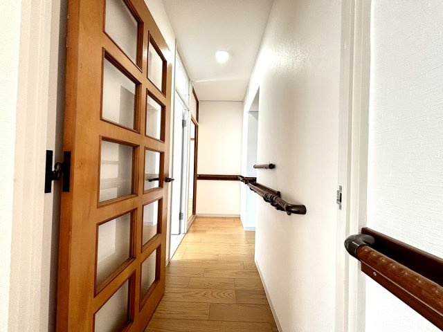 手摺がついていてバリアフリーにも配慮されています！