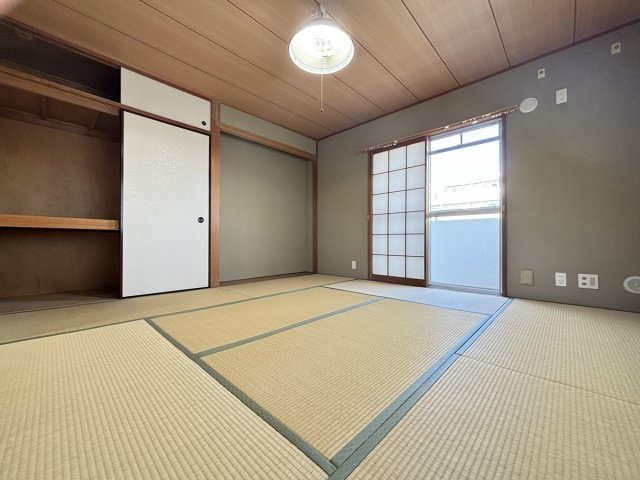 ８帖の和室です。こちらは北側ですが二面採光ですので明るさも十分です！