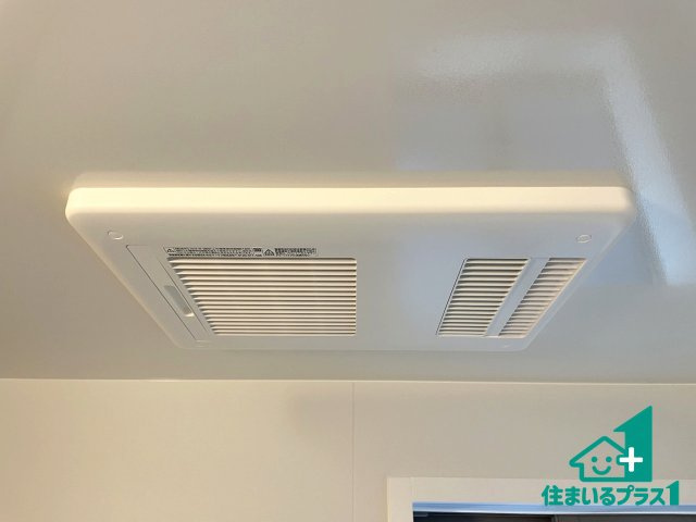 ★彦根市正法寺町　第1期　新築一戸建ての冷暖房・空調設備|四季を通して快適なバスライフをお手伝いする浴室暖房乾燥機！浴室の乾燥・暖房・涼風・換気はもちろん、２４時間換気にも対応！
