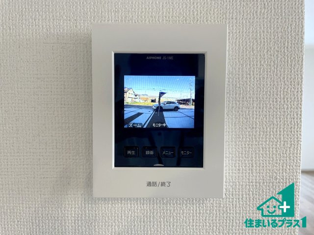 ★彦根市正法寺町　第1期　新築一戸建ての防犯設備|カラーモニターインターホン！声だけでなく来訪者の姿や顔がモニターで確認できるので、小さなお子様がいらっしゃるご家庭でも安心できます！