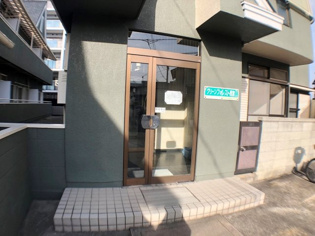 グリーンフォレスト西宮1のエントランス