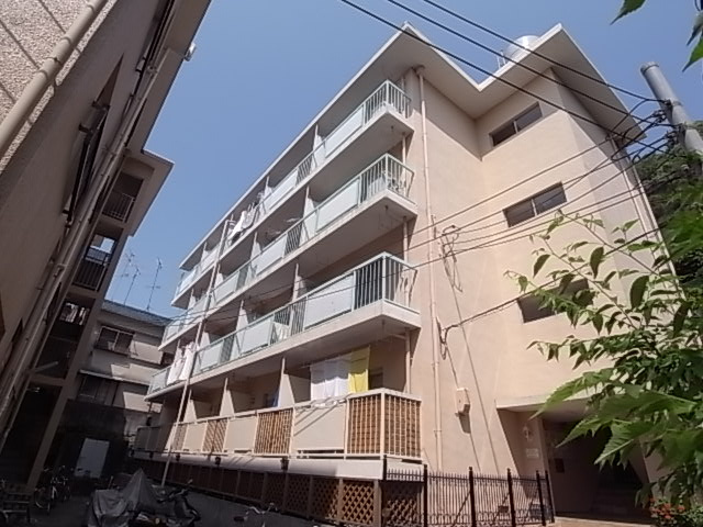 マンションカザミドリの外観