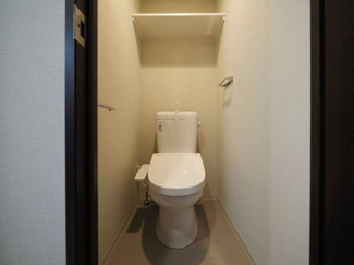【トイレ】 | ArtizA都島 | 落ち着いた色調のトイレです