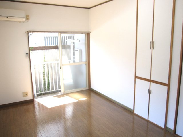 近岡コーポIIの洋室