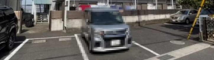 霞荘の駐車場