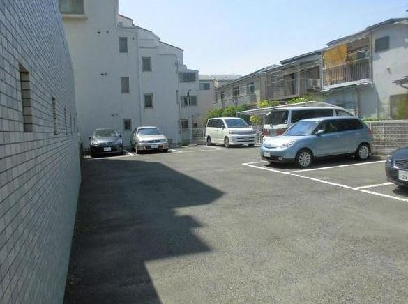 オリーブフォレストの駐車場