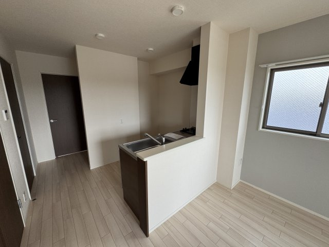 ＩＳＯＬＡの内装|カウンターキッチン