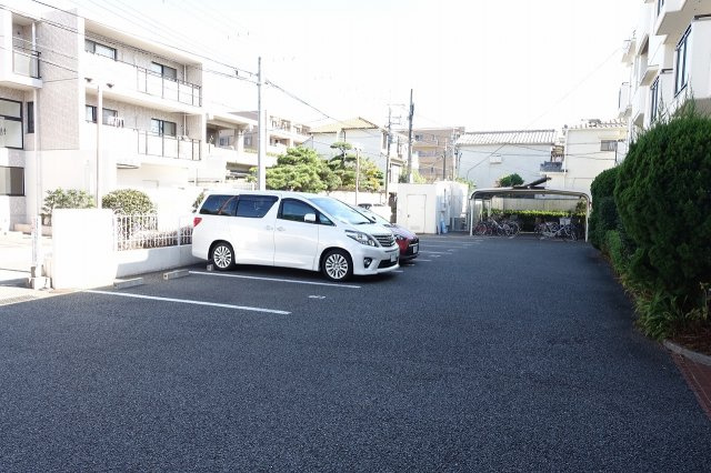 花園マンションの駐車場