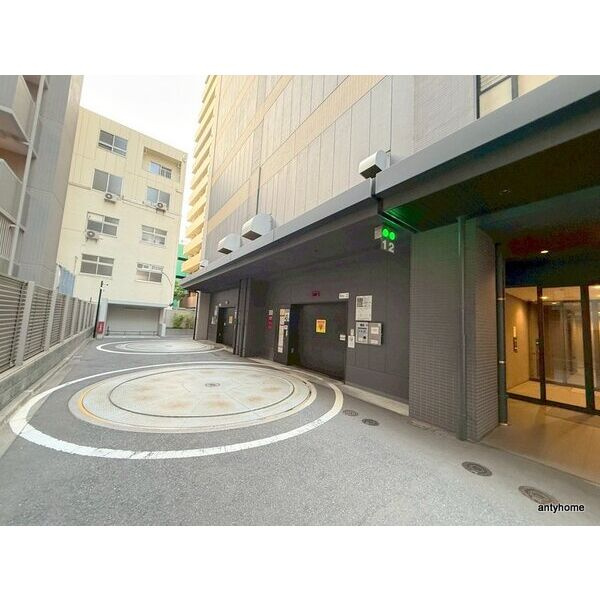 ブランズタワー大阪備後町の駐車場