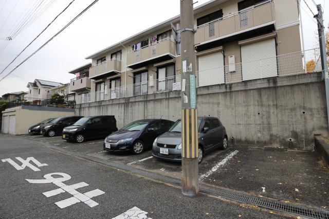 セジュール白川台の駐車場