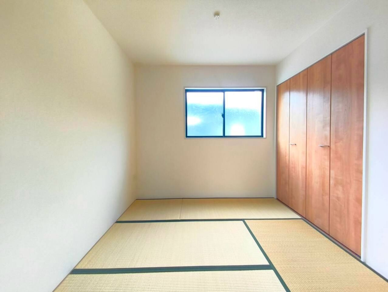 南区上ノ郷1丁目2期　1号棟の和室|畳が持つ湿度を吸収、放出する調湿機能で、部屋内を快適な湿度で保ちます
