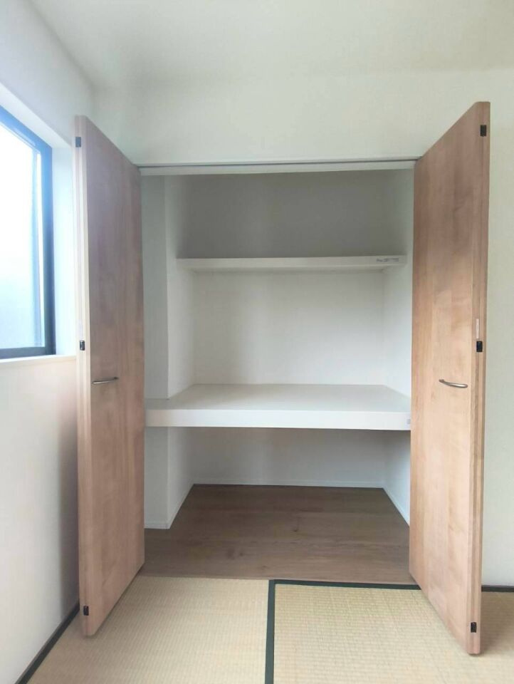 南区上ノ郷1丁目2期　1号棟の収納|和室にある使い勝手の良い3段に分かれている収納スペースです