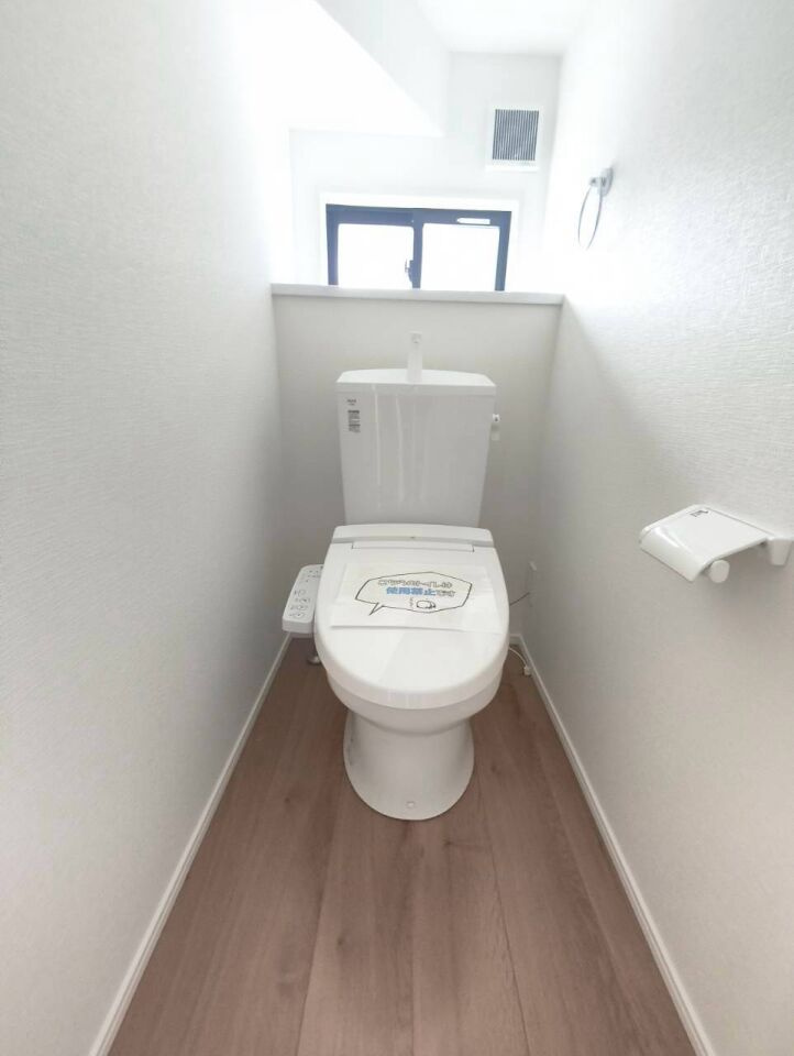南区上ノ郷1丁目2期　1号棟のトイレ|2か所にトイレがあり、来客時での使い分けも可能です