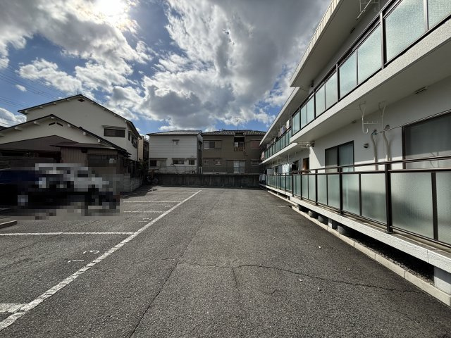 角谷フラットの駐車場