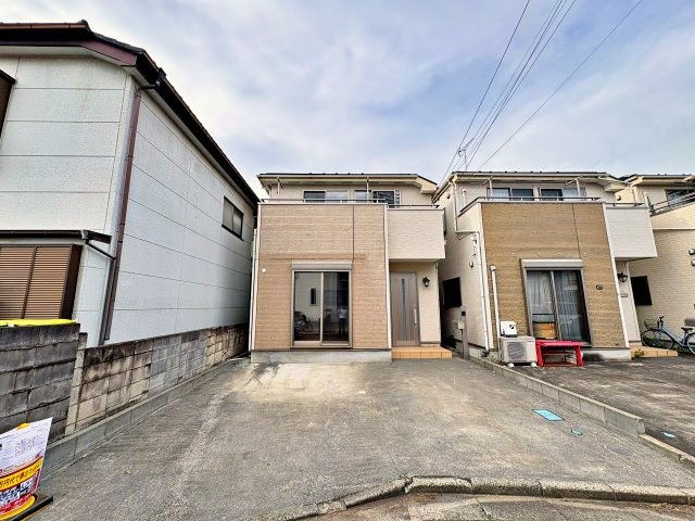 川越市大字砂新田の中古一戸建の前面道路含む現地写真