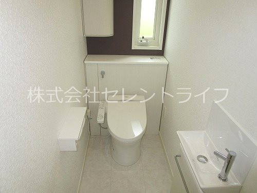 ドムス学園の森のトイレ