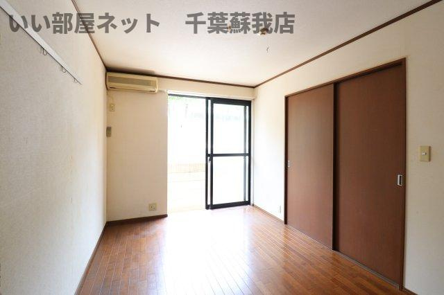サンライズ万葉Ｂ棟の洋室|明るい洋室です