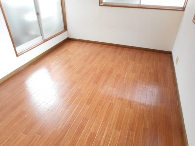 近岡コーポIIの洋室