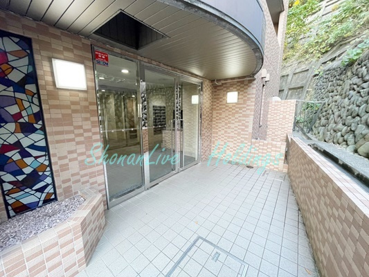 横浜市戸塚区矢部町の賃貸マンションのエントランス