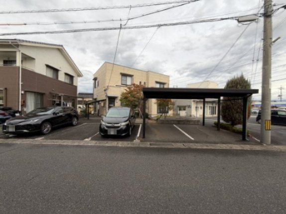 吉成南町　事務所併用住宅（リフォーム済み）の前面道路含む現地写真