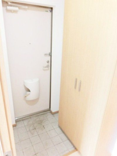 4REST11（フオ-レストイレブン）の玄関