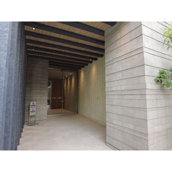 ウエリスタワー京町堀のエントランス