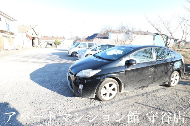 ラポールIWAIの駐車場