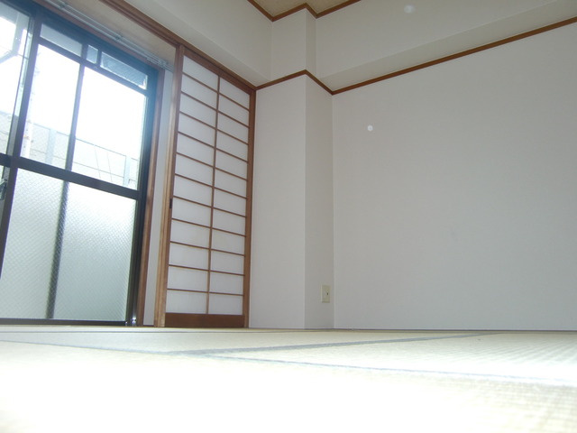 神戸市灘区大石東町２丁目の賃貸マンションの和室