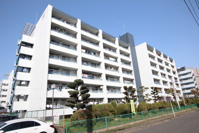 ニュー千早団地 400棟の外観