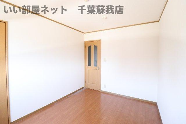 コンコルドの居間・リビング|落ち着いた色調の寝室です