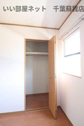 コンコルドの居間・リビング|こまごまとしたものを収納できそうですね