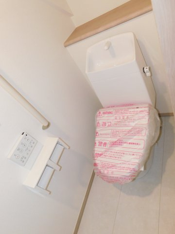名古屋市緑区兵庫２丁目の新築一戸建のトイレ|◇トイレ◇　　温水洗浄便座　リモコンパネル付き　