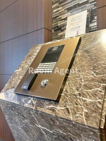 プレサンスジェネ千種内山のエントランス