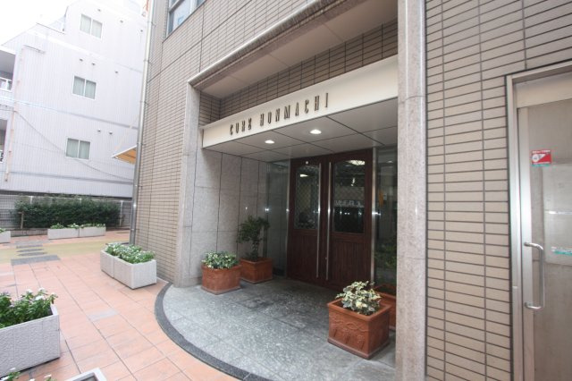 コア本町のエントランス