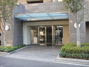 リビンコート厚生町のエントランス
