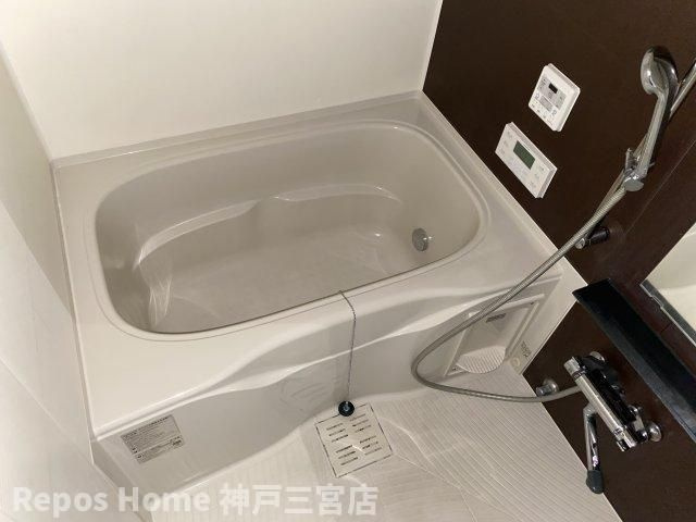 プレサンス三宮フラワーロードの浴室