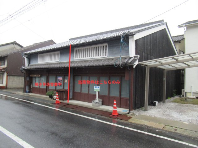 西今町　中古住宅　28.37坪の外観|販売物件は、右側のみです。