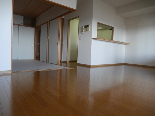 岡山市北区駅元町の賃貸マンションの居間・リビング