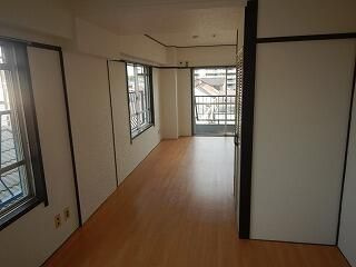 日進パイオランドマンションの居間・リビング