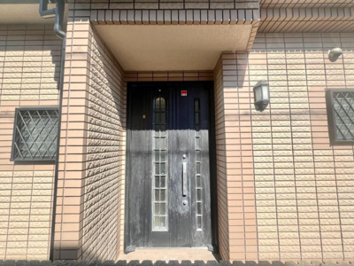 【エントランス】 | 高師浜３丁目　中古一戸建 | ライフ高石店まで徒歩５分！毎日のお買い物に便利ですね♪