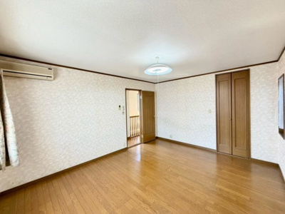 【寝室】 | 高師浜３丁目　中古一戸建 | 【広々４ＬＤＫ】テレワークのお仕事部屋、子供部屋等、ライフスタイルや家族構成に合わせて多目的にご使用いただけます♪