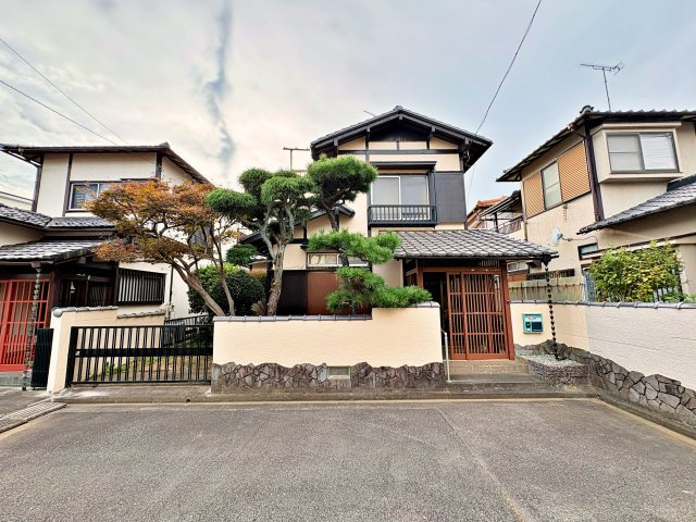 《仲介手数料半額》川越市砂新田　中古戸建の前面道路含む現地写真