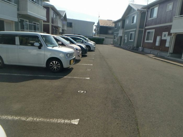 リビングタウン向中野　Ｅの駐車場